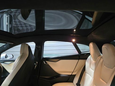 Used 2019 Tesla Model S Long Range image 17
