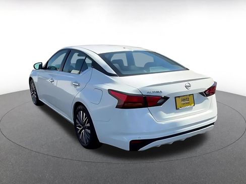 Used 2025 Nissan Altima 2.5 SV FWD image 11