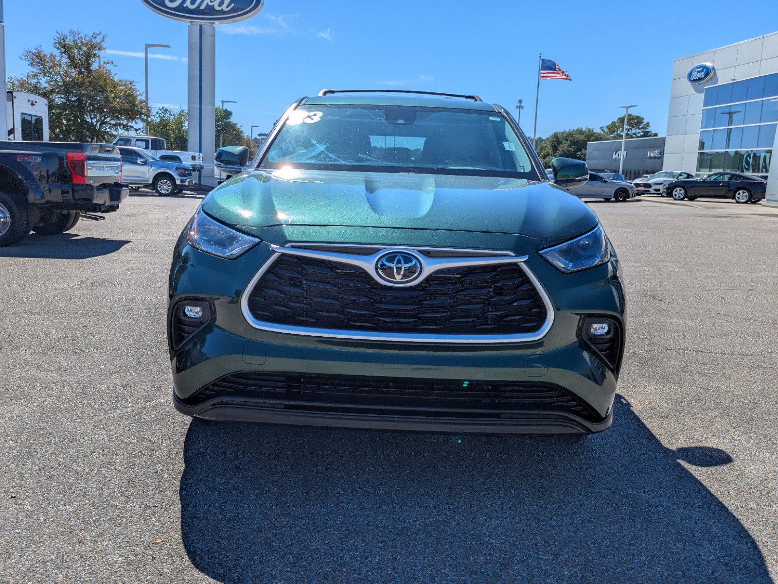 Used 2023 Toyota Highlander L FWD image 2