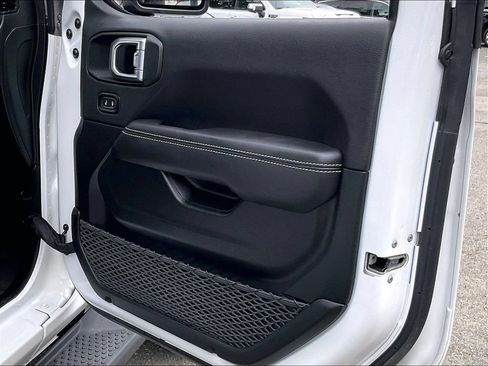 Used 2023 Jeep Wrangler Unlimited Sahara w/ Cold Weather Group AWD/4WD image 12