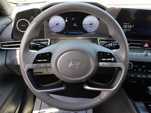 Used 2025 Hyundai Elantra SEL FWD image 22