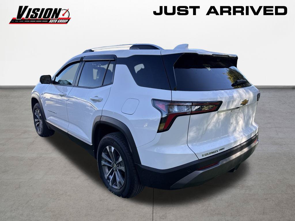 Used 2025 Chevrolet Equinox LT w/ Convenience Package II AWD/4WD image 3
