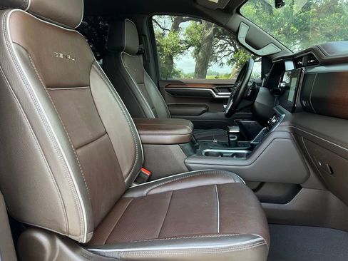 Used 2024 GMC Sierra 1500 Denali w/ Technology Package AWD/4WD image 10