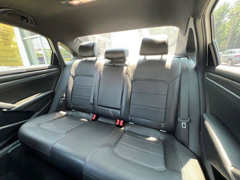 Certified 2022 Volkswagen Passat 2.0T R-Line FWD image 19