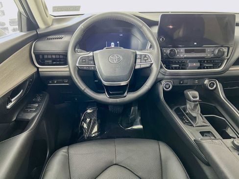 Used 2024 Toyota Grand Highlander Platinum image 23