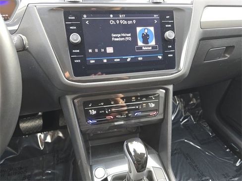 Used 2024 Volkswagen Tiguan SE image 36