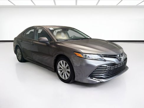 Used 2020 Toyota Camry LE FWD image 3