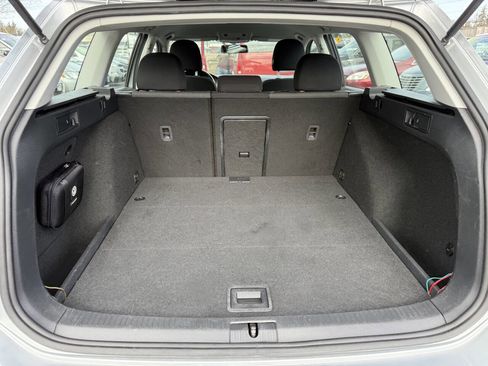 Used 2016 Volkswagen Golf S image 11