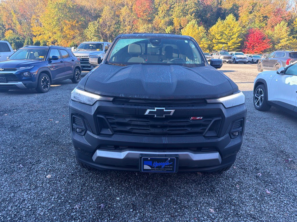 Used 2025 Chevrolet Colorado Z71 w/ Midnight Edition AWD/4WD image 2