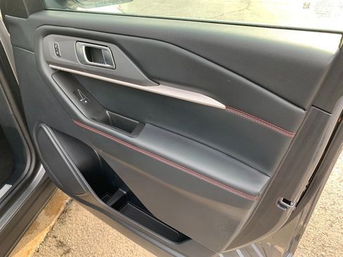 Used 2025 Ford Explorer ST-Line w/ ST-Line Street Pack image 13