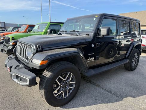 Used 2024 Jeep Wrangler Unlimited Sahara AWD/4WD image 12