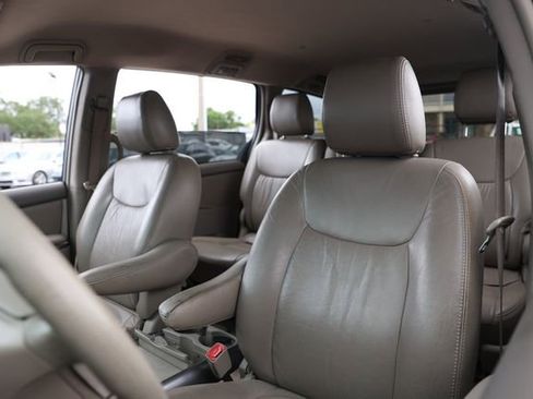 Used 2009 Toyota Sienna LE image 9