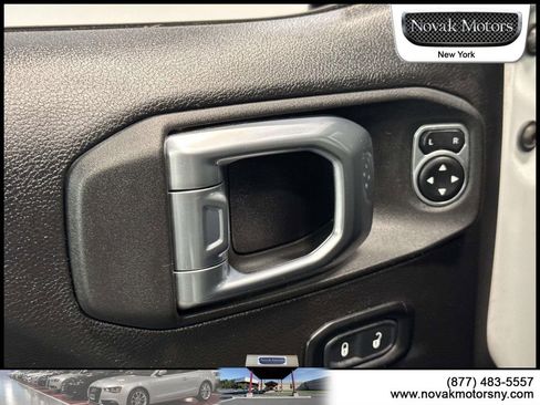 Used 2022 Jeep Gladiator Sport image 14