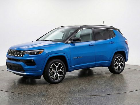 Used 2025 Jeep Compass Limited AWD/4WD image 3