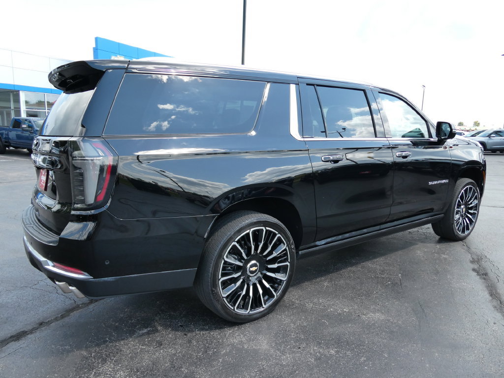 Certified 2025 Chevrolet Suburban High Country AWD/4WD image 5