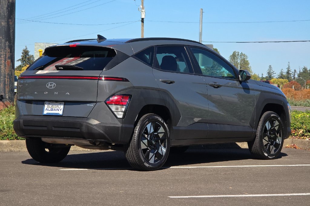 Used 2025 Hyundai Kona SEL AWD/4WD image 3