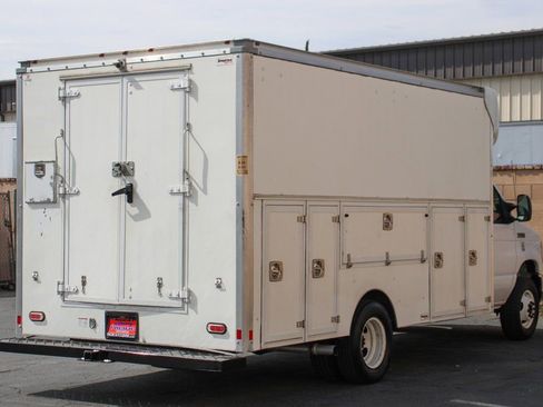 Used 2023 Ford E-450 and Econoline 450 Super Duty w/ Power Windows & Locks Group RWD image 13