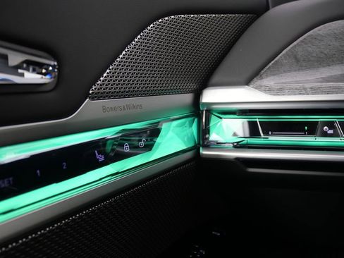 Used 2025 BMW 760i xDrive w/ Executive Package image 22