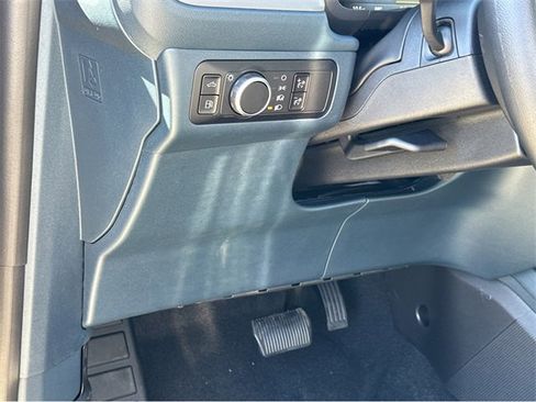 New 2025 Ford Maverick XL image 32