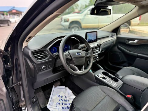 Used 2020 Ford Escape Titanium AWD/4WD image 13