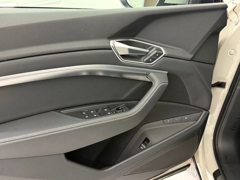 Used 2022 Audi e-tron Premium w/ Convenience Plus Package image 13