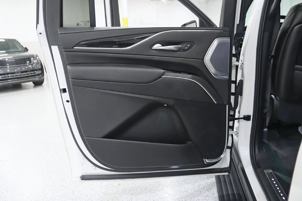 Used 2023 Cadillac Escalade ESV V w/ LPO, ONYX Package AWD/4WD image 43