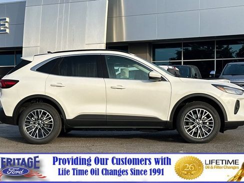 New 2025 Ford Escape SE w/ Class II Trailer Tow Package image 3