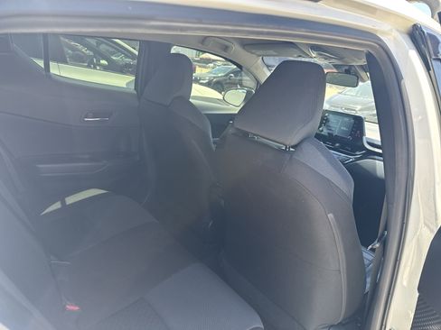 Used 2021 Toyota C-HR LE FWD image 4