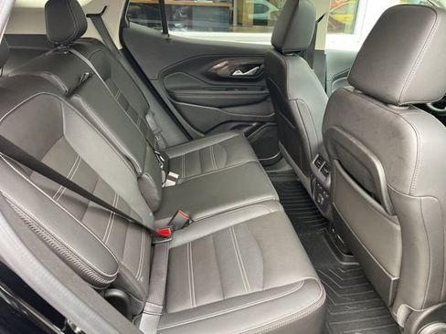 Used 2024 GMC Terrain Denali w/ Black Diamond Edition image 9