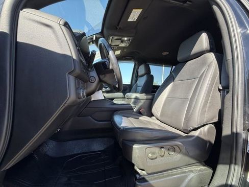 Used 2022 Chevrolet Suburban LT w/ Luxury Package image 15