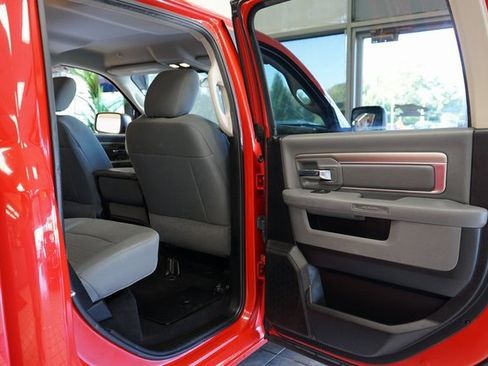 Used 2018 RAM 1500 Classic SLT image 37