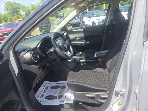 Used 2023 Nissan Kicks SV FWD image 9