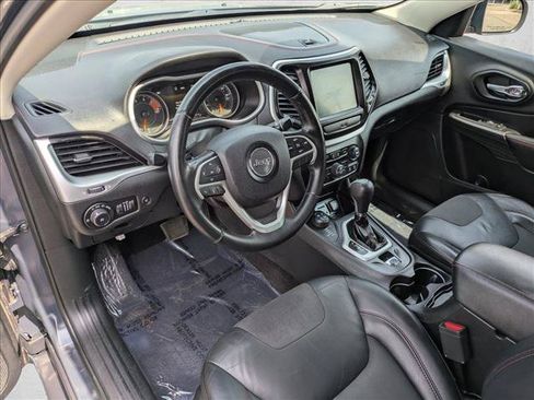 Used 2017 Jeep Cherokee Trailhawk w/ Comfort/Convenience Group AWD/4WD image 10
