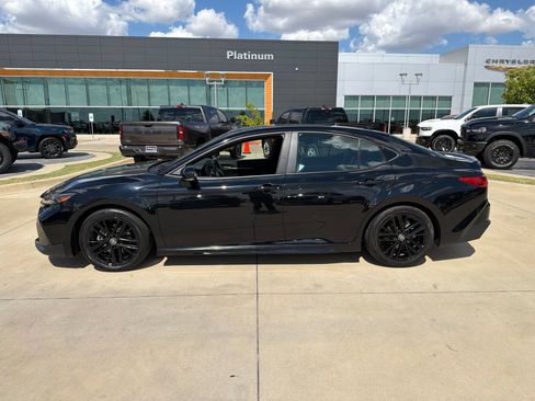 Used 2025 Toyota Camry SE FWD image 2