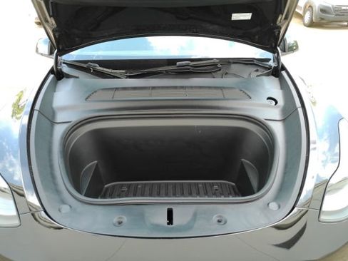 Used 2025 Tesla Model Y Long Range AWD/4WD image 49