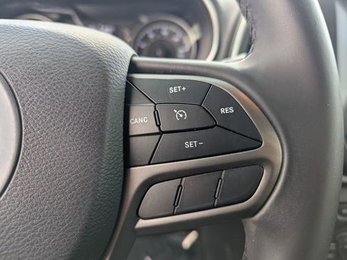 Used 2019 Jeep Cherokee Latitude Plus image 28