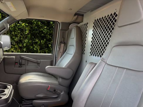Used 2021 Chevrolet Express 2500 RWD image 4