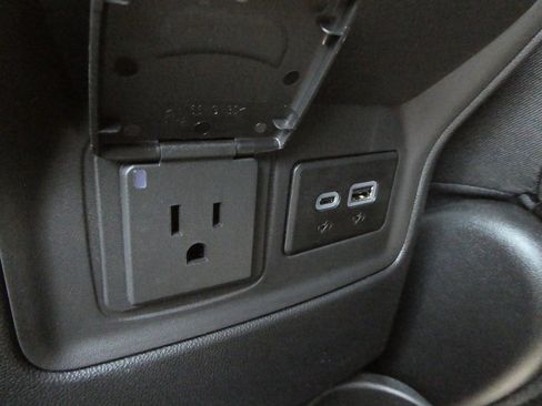 Certified 2023 GMC Acadia SLE w/ Driver Convenience Package image 35