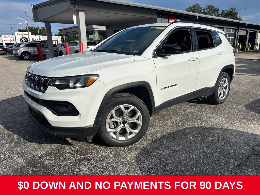 Used 2025 Jeep Compass Latitude w/ Sun & Sound Group AWD/4WD image 1