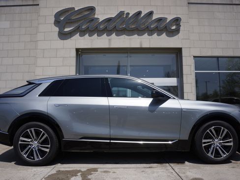 Used 2024 Cadillac Lyriq Tech image 3