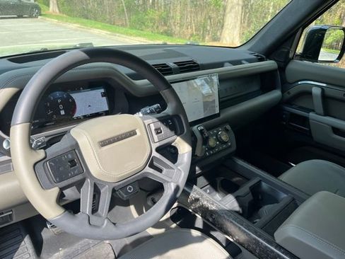 Used 2025 Land Rover Defender 110 image 6