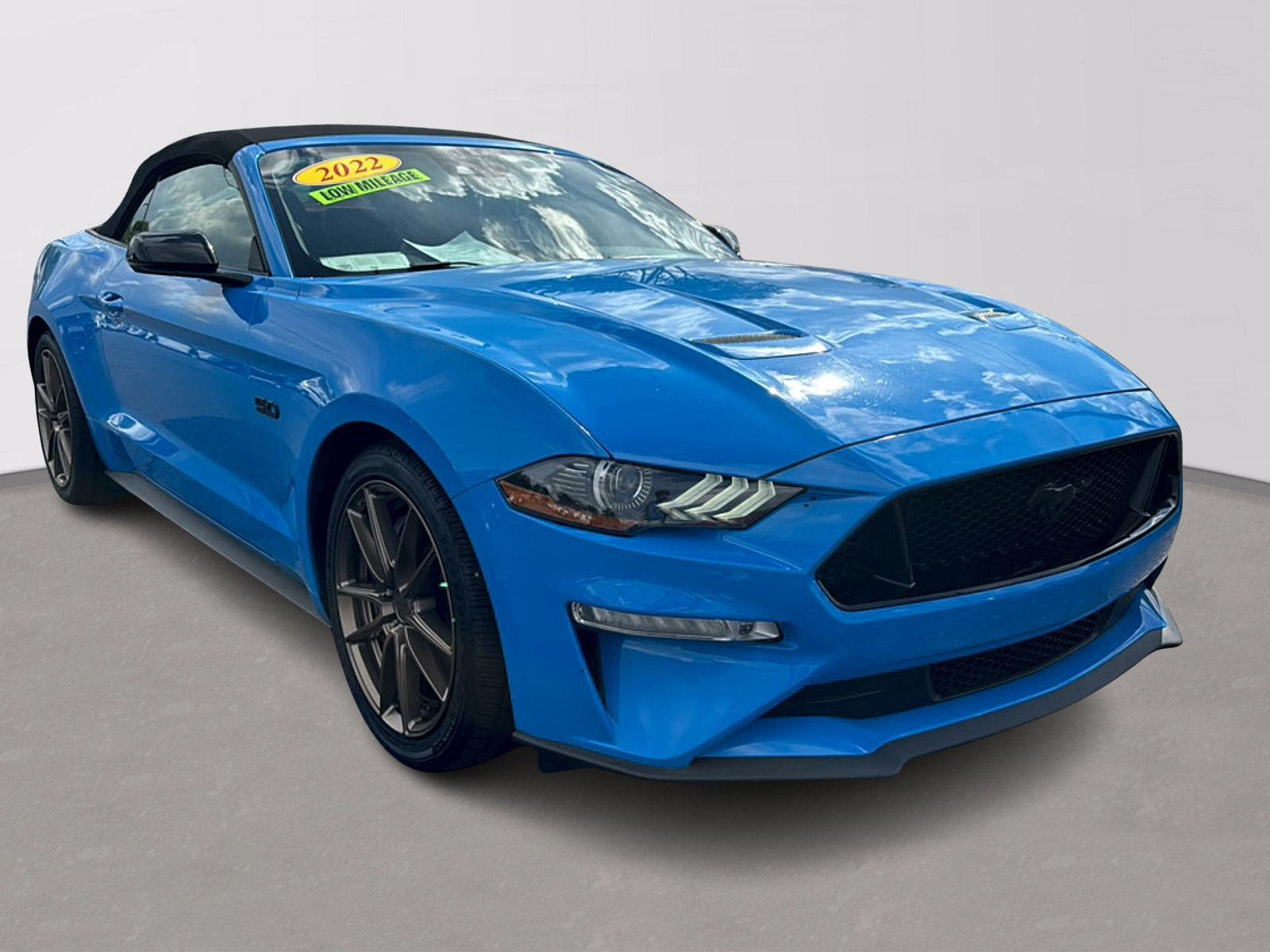 Used 2022 Ford Mustang GT Premium w/ Equipment Group 401A RWD image 2