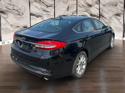 Used 2017 Ford Fusion SE FWD image 7