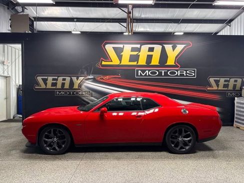 Used 2019 Dodge Challenger R/T RWD image 2