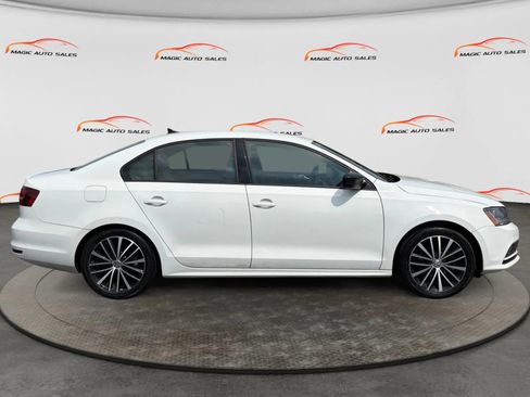 Used 2017 Volkswagen Jetta Sport FWD image 6