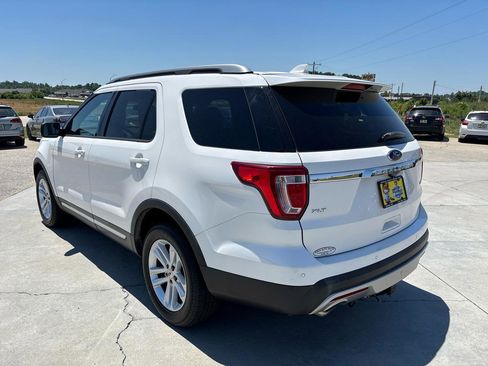Used 2016 Ford Explorer XLT w/ Equipment Group 202A FWD image 6