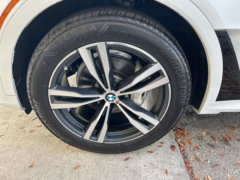 Used 2022 BMW X7 xDrive40i w/ M Sport Package AWD/4WD image 16