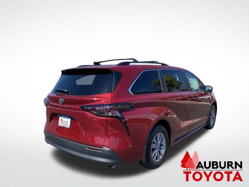 New 2026 Toyota Sienna LE FWD image 10