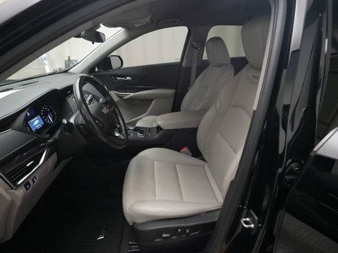 Used 2022 Cadillac XT4 Luxury w/ Cold Weather Package AWD/4WD image 7