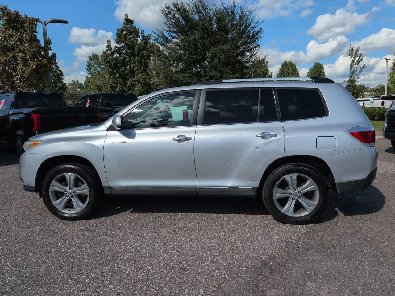 Used 2011 Toyota Highlander Limited w/ Tow Pkg FWD image 3
